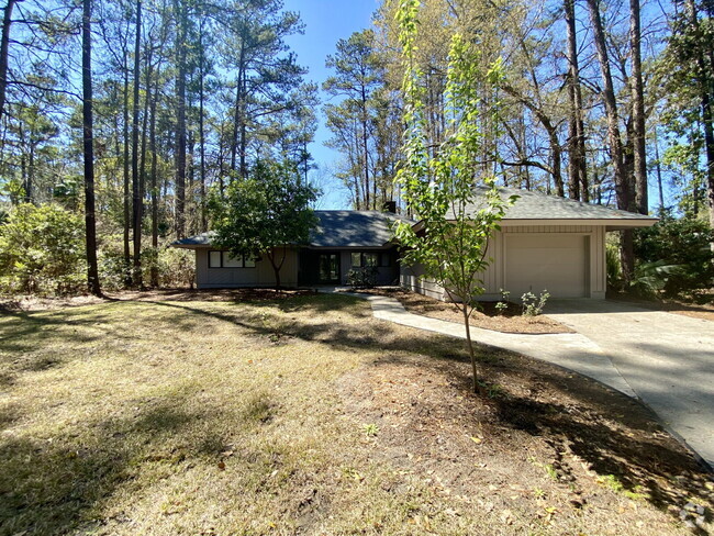 Building Photo - Home in Hilton Head Plantation for Rent! (...