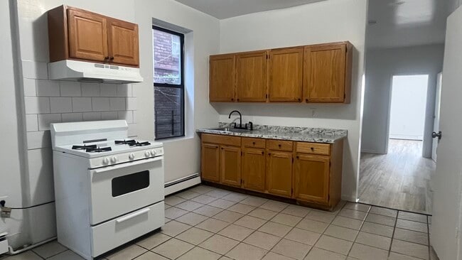 Building Photo - 28 Elmwood Ave Unit 2 Rental