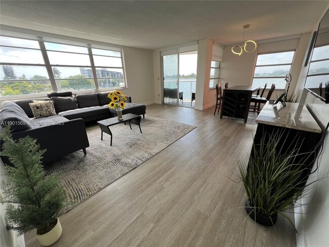 Photo - 1301 NE Miami Gardens Dr Unit 405W