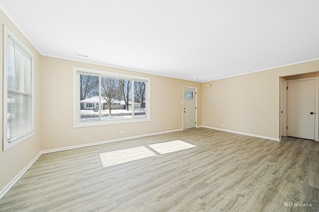 Photo - 17555 Howe Ave