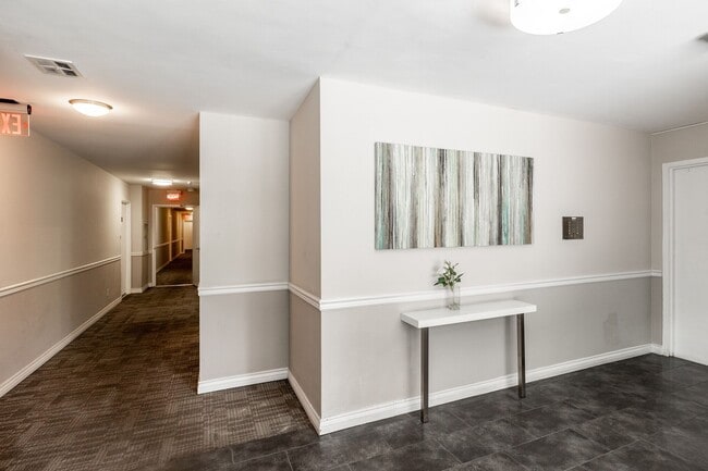 Photo - 311 South Doheny Drive