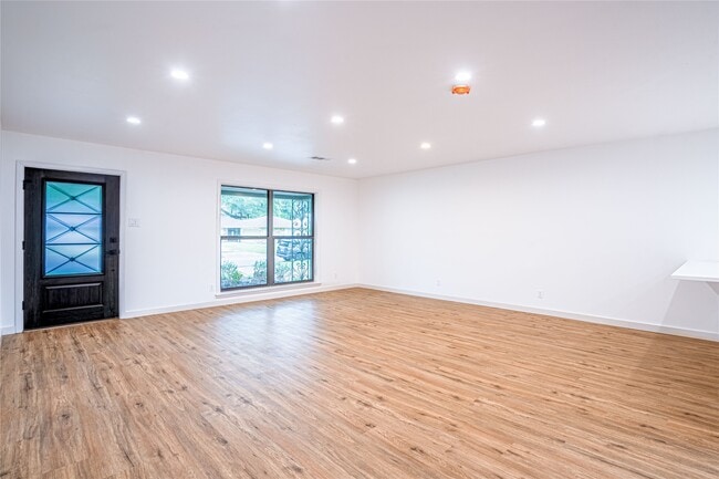 Photo - 1422 Wisterwood Dr