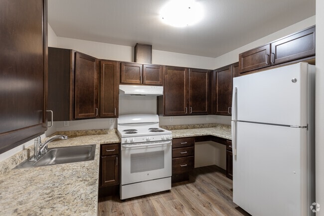 2BR, 1BA - 805SF