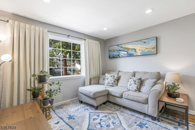 Photo - 9 Westervelt Pl Unit 2