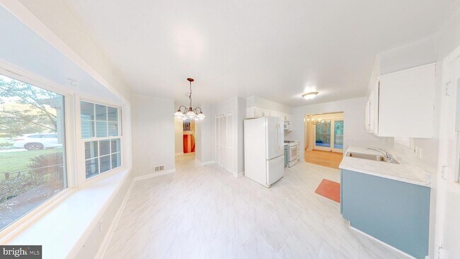 1216 Downs Dr