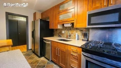 Building Photo - 30-83 Crescent St Unit D6