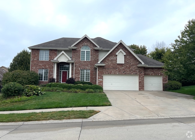 Building Photo - Comfort Meets Function in This 4-Bedroom H... Rental