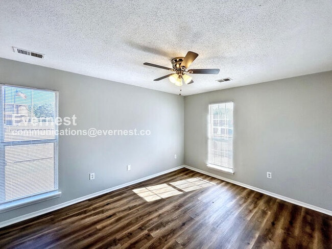 Photo - 3400 Laurelwood Dr