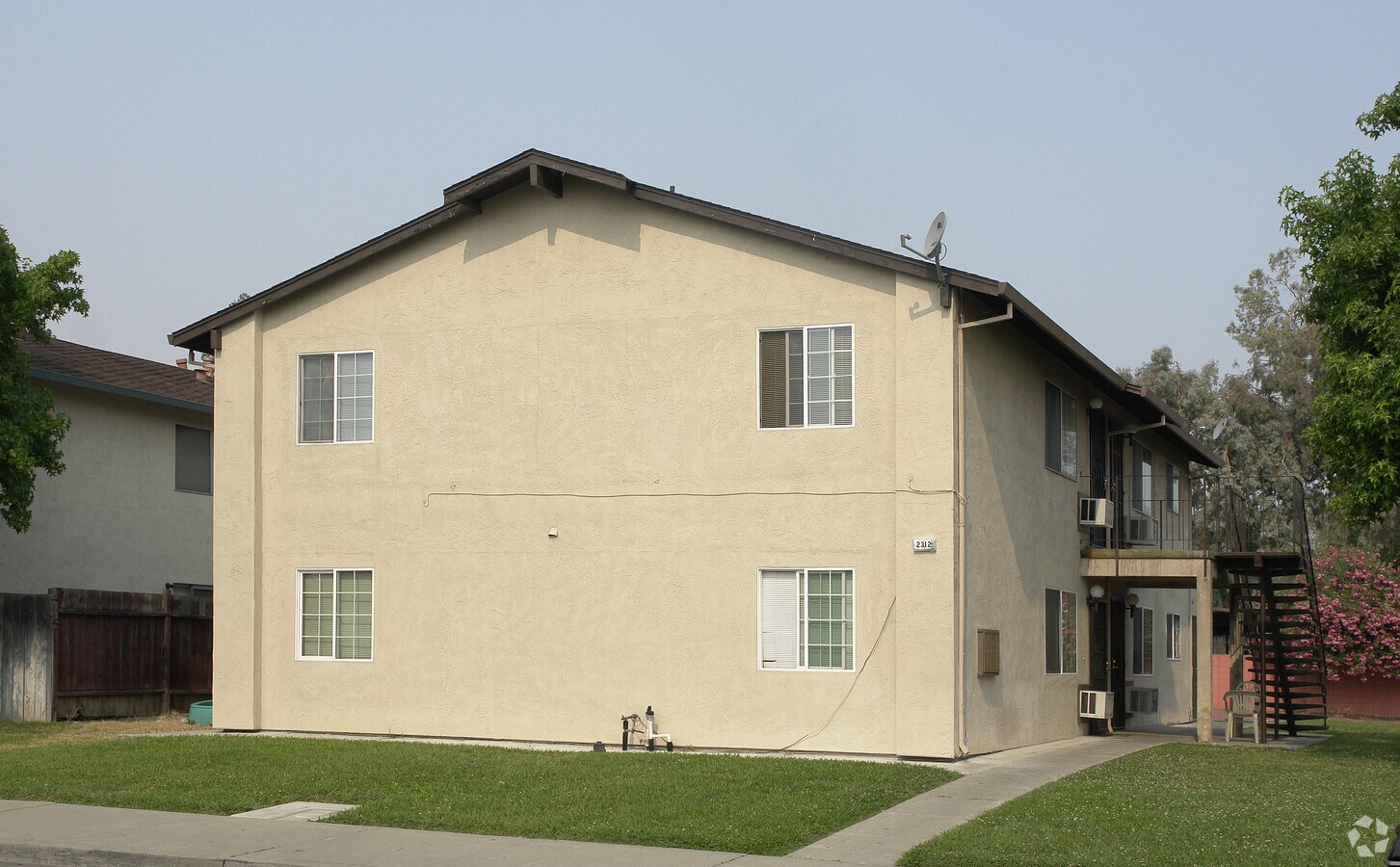 Contra Loma Apartments - Contra Loma Apartments