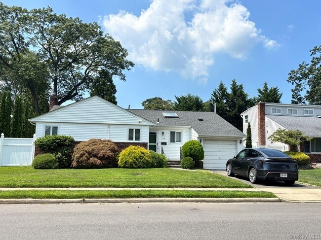 Building Photo - 68 Willets Dr Rental