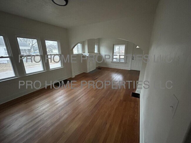 Photo - 400 Walton Ave