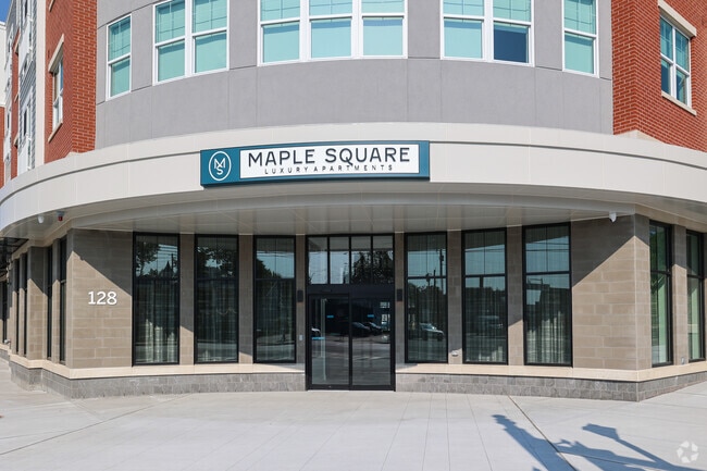 Entrada - Maple Square Apartments