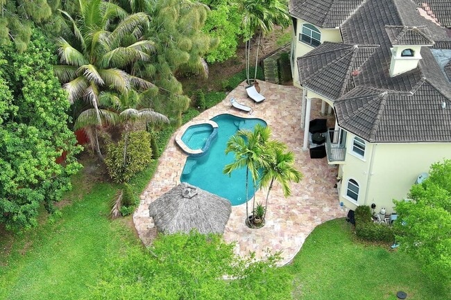 Building Photo - 6301 SW 58th Ct