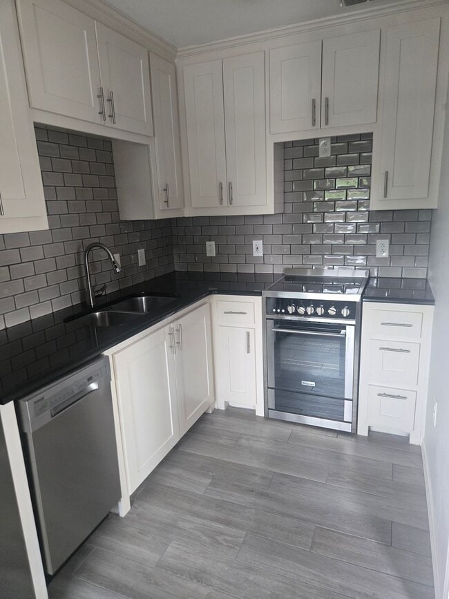 Photo - Adorable 1 bedroom/1 bathroom with secured entry!