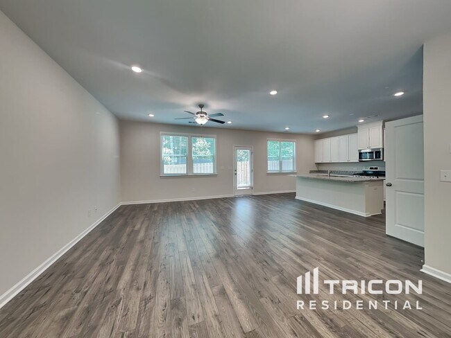 Photo - 301 Knowles Pl