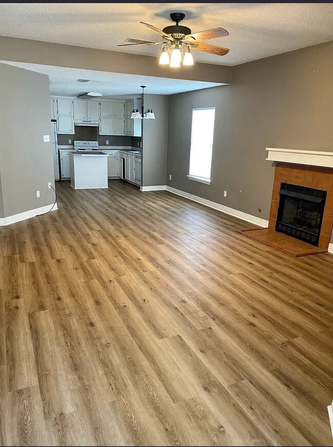 Photo - 1101 Cassidy Ln