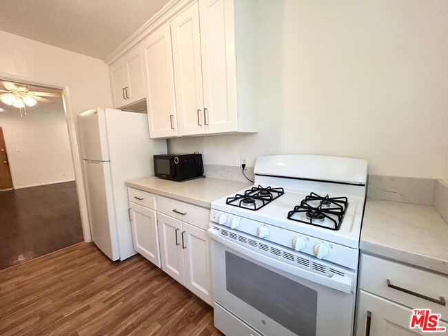 Photo - 1146 N Formosa Ave Unit 8