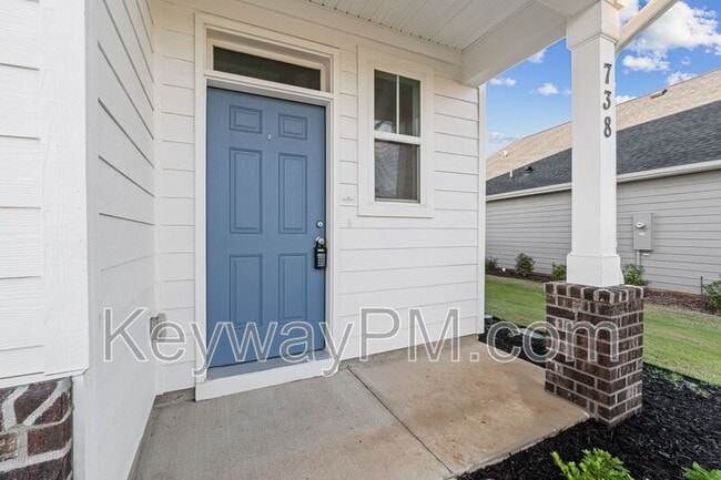 Photo - 738 Woodvine Dr