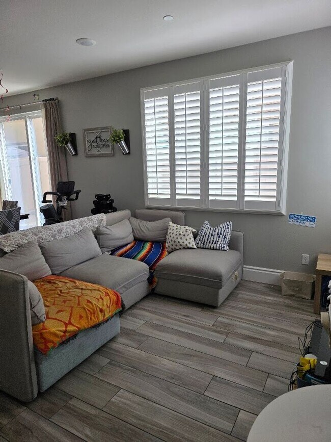 Photo - Murrieta 4 Bedroom Townhome with Solar in ...