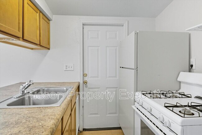 Photo - 1662 N Beverly Ave