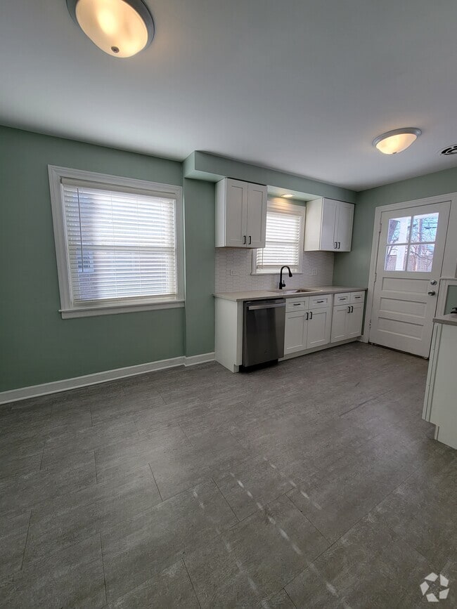 Building Photo - 7244 N Kilpatrick Ave Rental