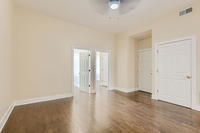 Photo - 7048 N Clark St Unit 2FLR