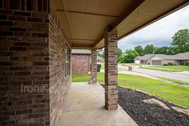 Photo - 120 W Dogwood St