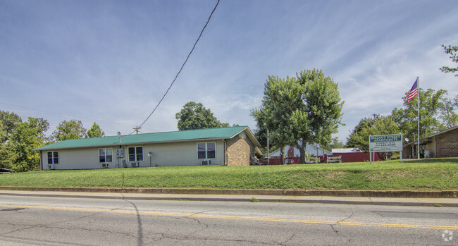 Walnut Street Apartments - Walnut Street Apartments