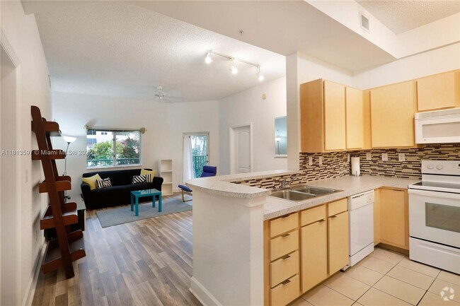 Building Photo - 6001 SW 70th St Unit 144 Rental