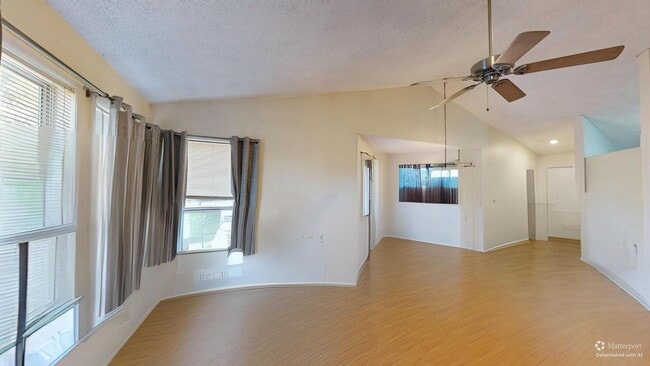 Photo - 700 W 1st St