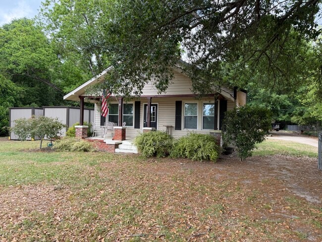 Photo - 532 Middleton Dr