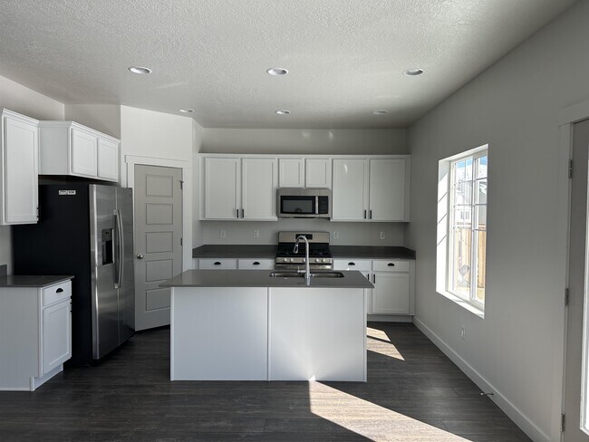 Photo - 1670 Prevedel Dr