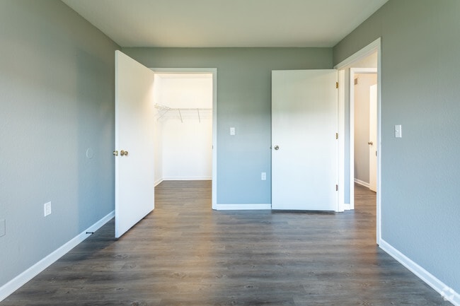 Lakestone Apartments