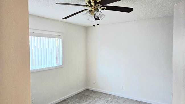 Building Photo - 3445 Altos Ave Unit 3445