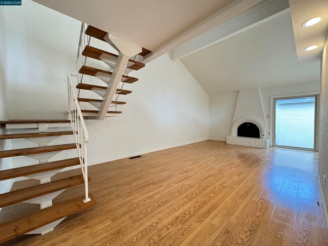 Photo - 1447 Cam Peral