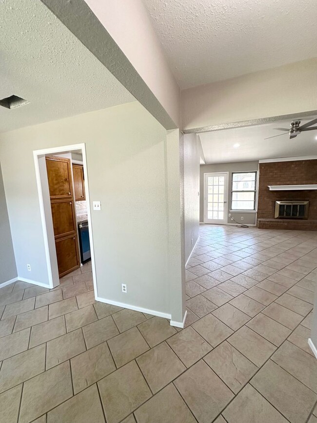 Photo - 3 Bed 2 Bath Fully Remodeled!