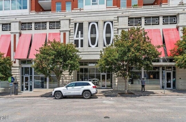 Building Photo - 400 W North St