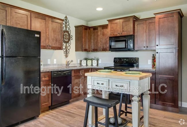 Building Photo - 10510 Clubhouse Dr
