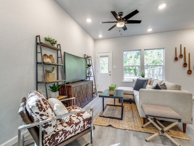 Photo - 309 Braz St