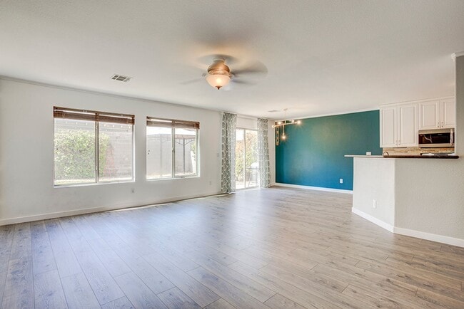 Photo - Status: Accepting Applications