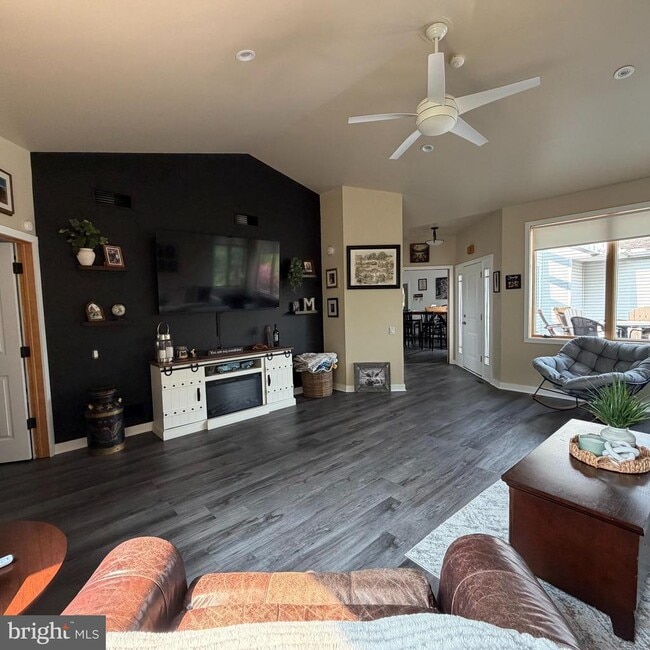 Photo - 376 Cooper Dr