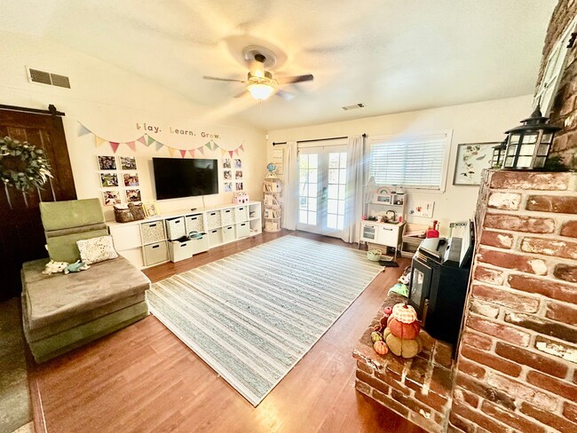 Photo - Gorgeous 4/3 Country Estate with 2000sf Barn