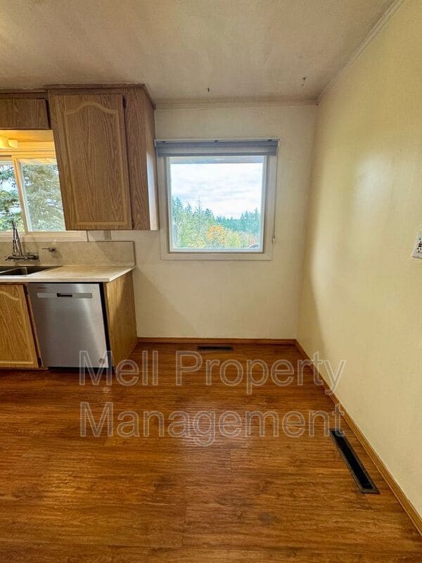 Photo - 2492 E Pickering Rd