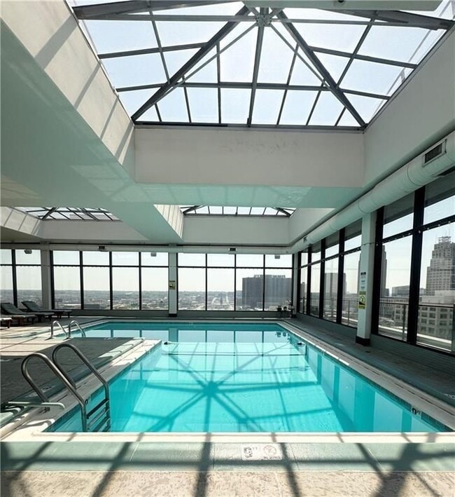 Photo - 700 E 8th St