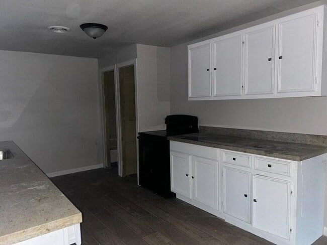 Photo - 3155 Roberts Ave