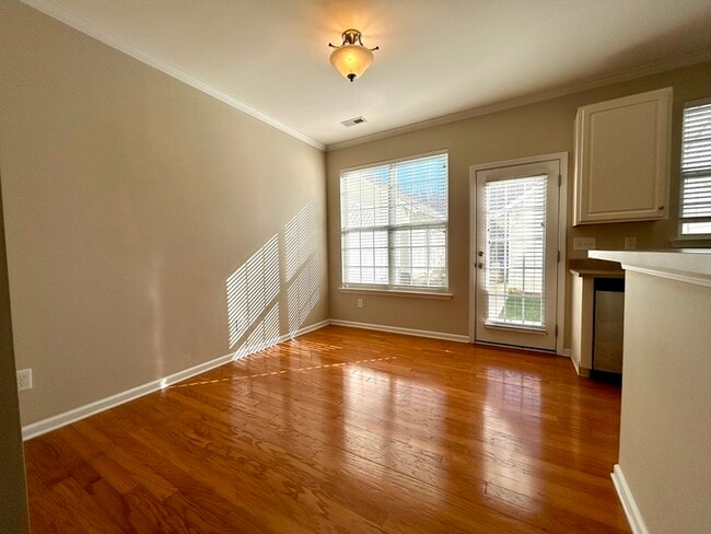 Photo - 1121 Drummond Ln