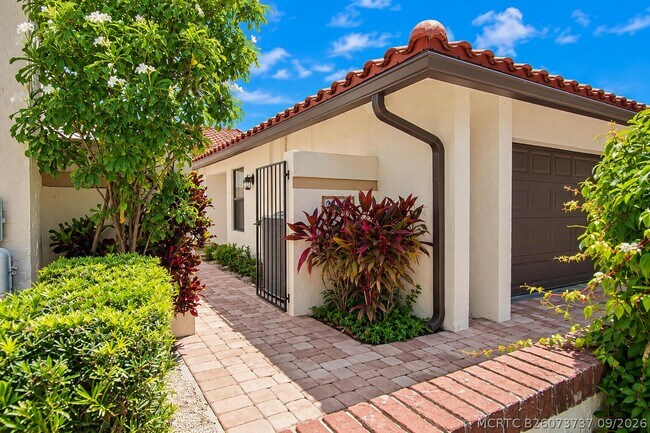 21460 Laguna Dr