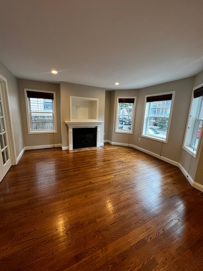 Photo - 123 W 3rd St Unit 123