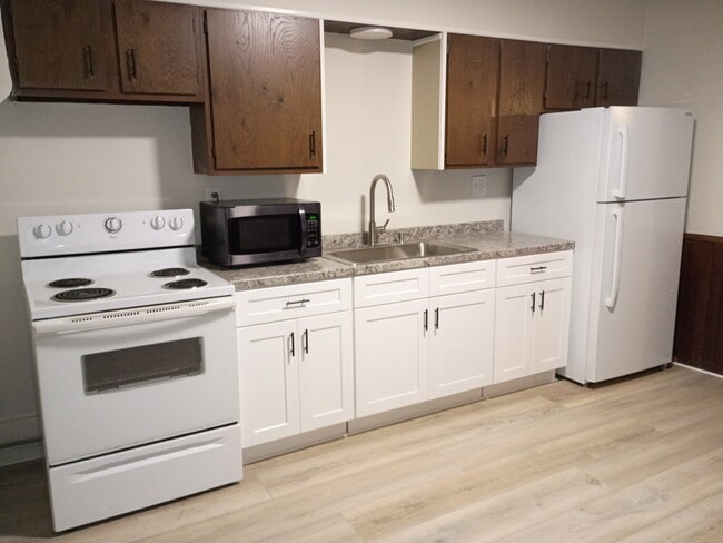 Building Photo - 349 Spruce St Unit D