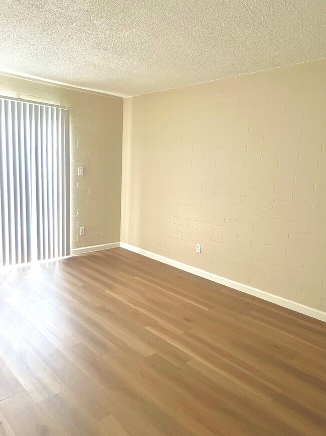 Photo - RIVER GARDEN